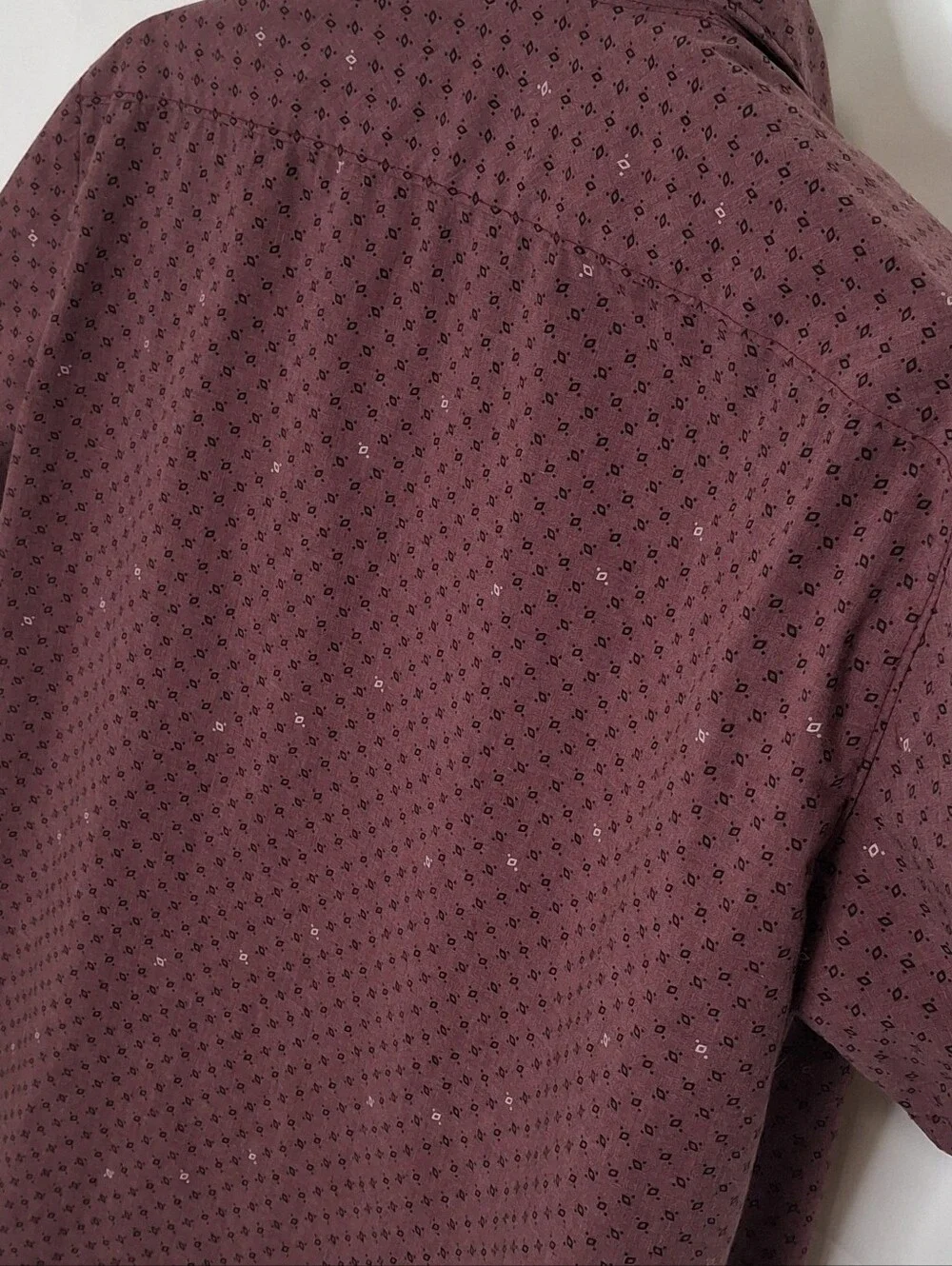 The North Face Men's Short-Sleeve Button-Down Shirt in Burgundy Microprint